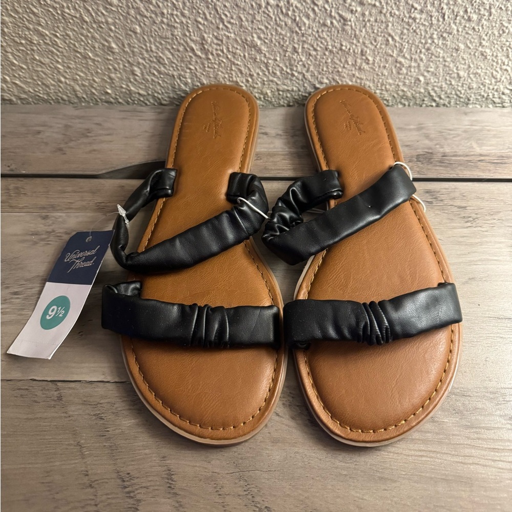 Universal Thread Black Brown Flat Sandals